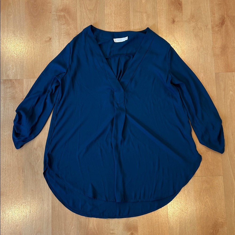 LUSH Women's Size XS V-Neck High/Low Roll Tab Sleeve Top
